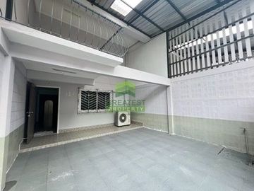 ขายทาวน์เฮ้าส์ 2 ชั้น ซอยพึ่งมี15 สุขุมวิท93 เนื้อที่ 30 ตร.ว ใหม่ ตกแต่งครบ ทำเลดี ใกล้ BTS บางจาก