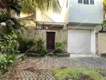 Good deal villa 3 bedrooms in Jimbaran Bali Near Continental Hotel