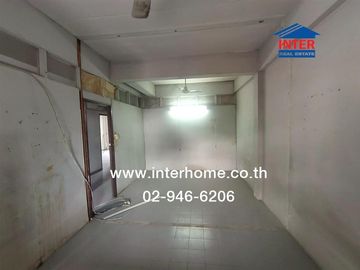 Commercial building, 5 floors, 44 sq m, P. Thana Tower, Soi Lat Phrao 58/1, Lat Phrao Road, Wang Thonglang District, Bangkok