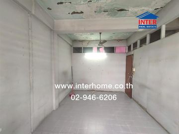 Commercial building, 5 floors, 44 sq m, P. Thana Tower, Soi Lat Phrao 58/1, Lat Phrao Road, Wang Thonglang District, Bangkok