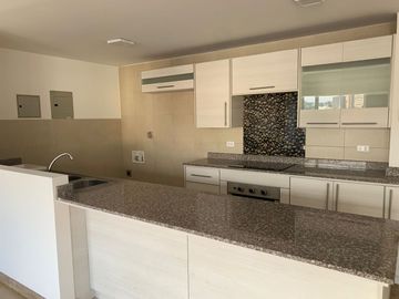 VENDO Departamento en   Av.  Orellana y  San Javier Quito , Ecuador.