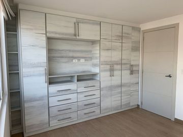 VENDO Departamento en   Av.  Orellana y  San Javier Quito , Ecuador.