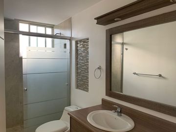 VENDO Departamento en   Av.  Orellana y  San Javier Quito , Ecuador.