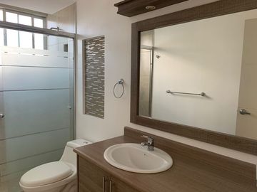 VENDO Departamento en   Av.  Orellana y  San Javier Quito , Ecuador.