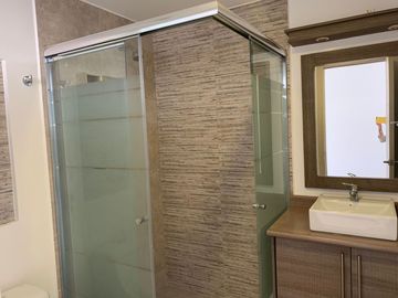 VENDO Departamento en   Av.  Orellana y  San Javier Quito , Ecuador.