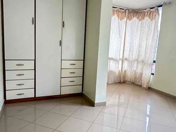 Vendo departamento 3 dormitorios, estudio, sector El Inca y 6 de diciembre