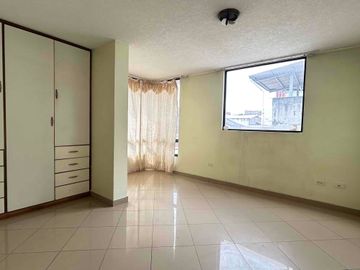Vendo departamento 3 dormitorios, estudio, sector El Inca y 6 de diciembre