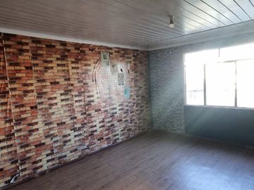 CASA AV MICHIMALONCO FRENTE AL SANTA ISABEL Y BANCO ITAU EXCELENTE UBICACION