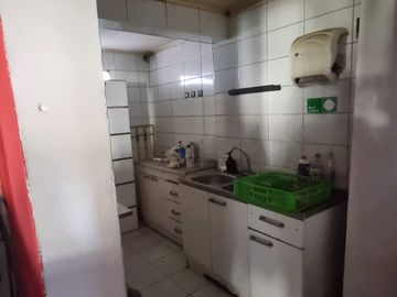 CASA AV MICHIMALONCO FRENTE AL SANTA ISABEL Y BANCO ITAU EXCELENTE UBICACION