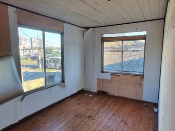 CASA AV MICHIMALONCO FRENTE AL SANTA ISABEL Y BANCO ITAU EXCELENTE UBICACION