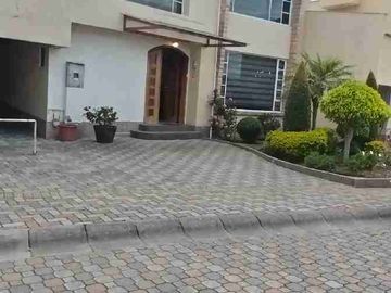 CASA EN VENTA, SECTOR SANGOLQUÍ, EL TRIANGULO