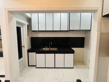 Fully Furnished 3BR Townhouse with Maid’s Room FOR SALE in Midland Suites, Quezon City