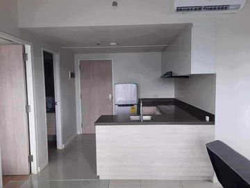 FOR SALE: Fully-Furnished Mandani Bay 1-Bedroom Corner Special Unit in Mandaue City, Cebu - P13M