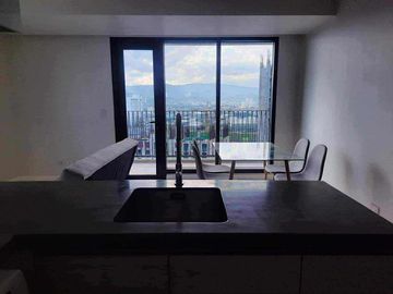 FOR SALE: Fully-Furnished Mandani Bay 1-Bedroom Corner Special Unit in Mandaue City, Cebu - P13M
