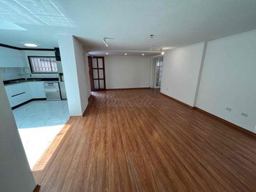 OPORTUNIDAD DE INVERSIÓN!! DEPARTAMENTO CON JARDÍN Y PARQUEADERO PARA 4 VEHÍCULOS