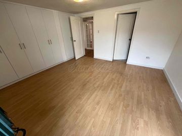 OPORTUNIDAD DE INVERSIÓN!! DEPARTAMENTO CON JARDÍN Y PARQUEADERO PARA 4 VEHÍCULOS