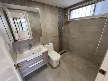 OPORTUNIDAD DE INVERSIÓN!! DEPARTAMENTO CON JARDÍN Y PARQUEADERO PARA 4 VEHÍCULOS