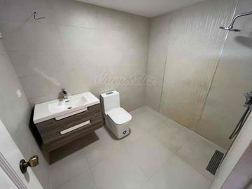 OPORTUNIDAD DE INVERSIÓN!! DEPARTAMENTO CON JARDÍN Y PARQUEADERO PARA 4 VEHÍCULOS