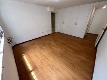 OPORTUNIDAD DE INVERSIÓN!! DEPARTAMENTO CON JARDÍN Y PARQUEADERO PARA 4 VEHÍCULOS