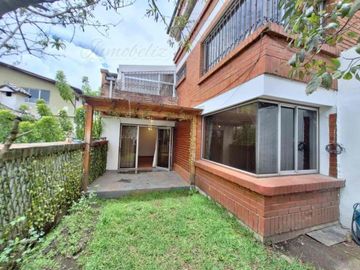 OPORTUNIDAD DE INVERSIÓN!! DEPARTAMENTO CON JARDÍN Y PARQUEADERO PARA 4 VEHÍCULOS