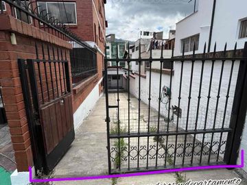 OPORTUNIDAD DE INVERSIÓN!! DEPARTAMENTO CON JARDÍN Y PARQUEADERO PARA 4 VEHÍCULOS