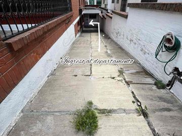 OPORTUNIDAD DE INVERSIÓN!! DEPARTAMENTO CON JARDÍN Y PARQUEADERO PARA 4 VEHÍCULOS