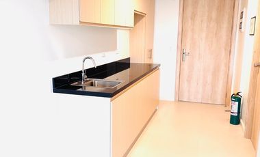 RFO Studio Unit with Parking FOR RENT / LEASE at Callisto Towers Circuit Makati