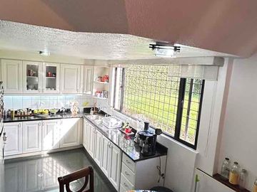 Casa en venta 3 dormitorios: Sector Av. El Inca y 6 de diciembre