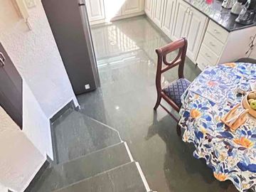 Casa en venta 3 dormitorios: Sector Av. El Inca y 6 de diciembre