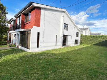 Casa en venta 3 dormitorios: Sector Av. El Inca y 6 de diciembre