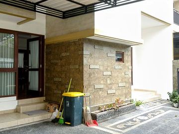 [AMR-078.AMA] For Monthly Rent Rumah Cantik Furnished Gatot Subroto I