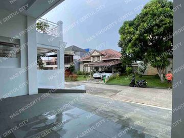 Rumah baru minimalis modern kolam renang area depan Sentul city