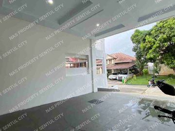 Rumah baru minimalis modern kolam renang area depan Sentul city