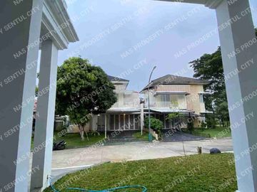 Rumah baru minimalis modern kolam renang area depan Sentul city