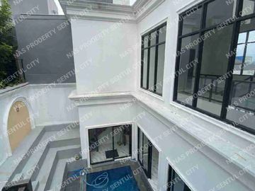 Rumah baru minimalis modern kolam renang area depan Sentul city