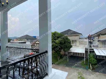 Rumah baru minimalis modern kolam renang area depan Sentul city