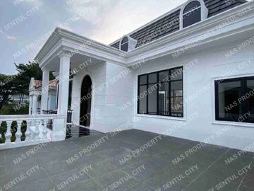 Rumah baru minimalis modern kolam renang area depan Sentul city