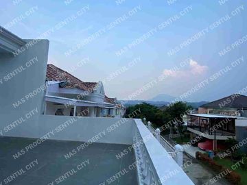 Rumah baru minimalis modern kolam renang area depan Sentul city