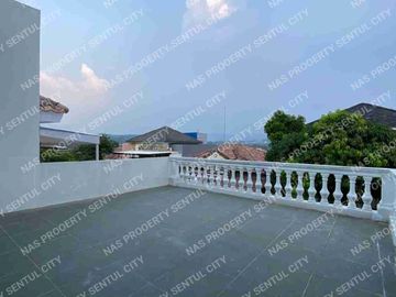 Rumah baru minimalis modern kolam renang area depan Sentul city