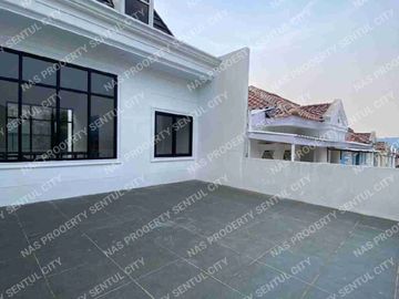 Rumah baru minimalis modern kolam renang area depan Sentul city