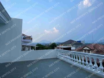 Rumah baru minimalis modern kolam renang area depan Sentul city