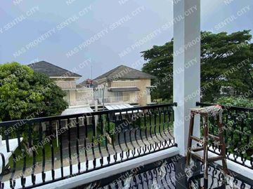 Rumah baru minimalis modern kolam renang area depan Sentul city
