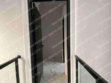 Rumah baru minimalis modern kolam renang area depan Sentul city
