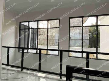 Rumah baru minimalis modern kolam renang area depan Sentul city