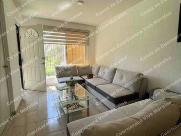 EXCELENTE INVERSIÓN CASA EN VENTA SEMINUEVA EN RESIDENCIAL SAUCES