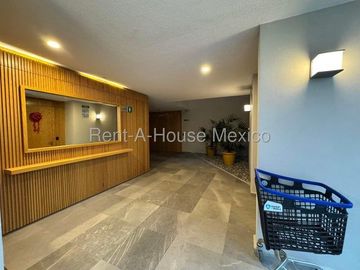 VENTA, Jurica - Departamento en planta baja con 3 recámaras y amenidades