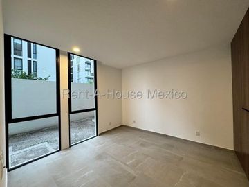 VENTA, Jurica - Departamento en planta baja con 3 recámaras y amenidades