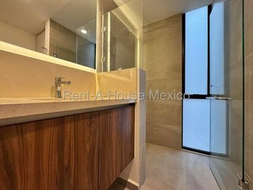 VENTA, Jurica - Departamento en planta baja con 3 recámaras y amenidades