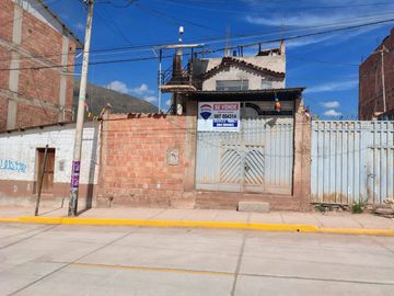 En venta: Casa de 2 pisos con proyección a 5 pisos – San Jerónimo a pasos del hospital de acamana