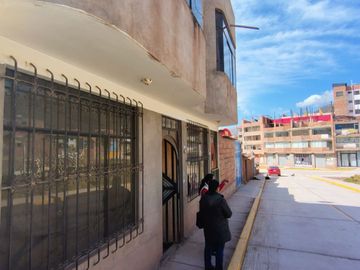 En venta: Casa de 2 pisos con proyección a 5 pisos – San Jerónimo a pasos del hospital de acamana